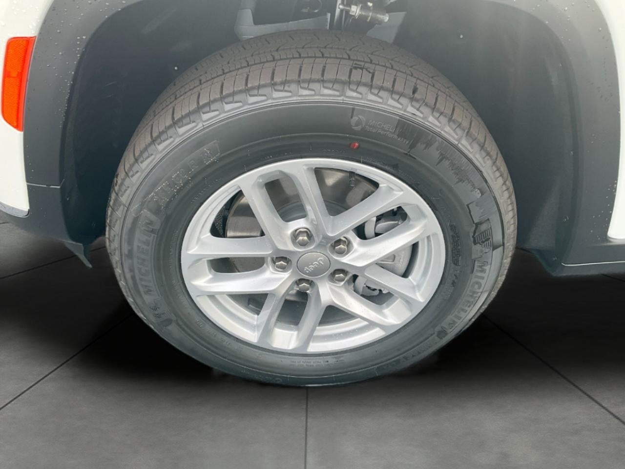 2025 Jeep Grand Cherokee GRAND CHEROKEE L LAREDO X 4X4