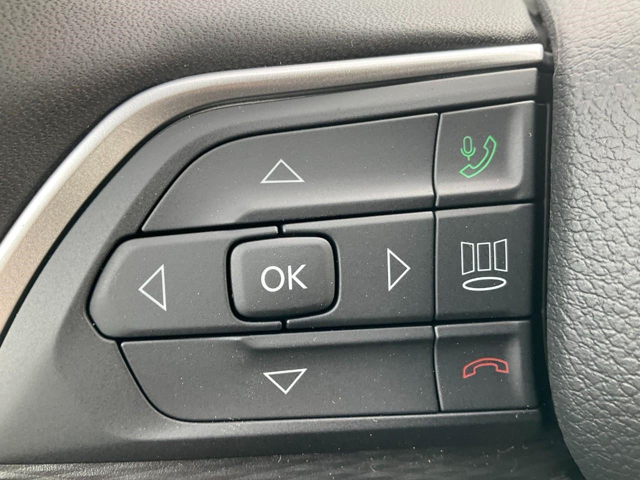 2025 Jeep Grand Cherokee GRAND CHEROKEE L LAREDO X 4X4