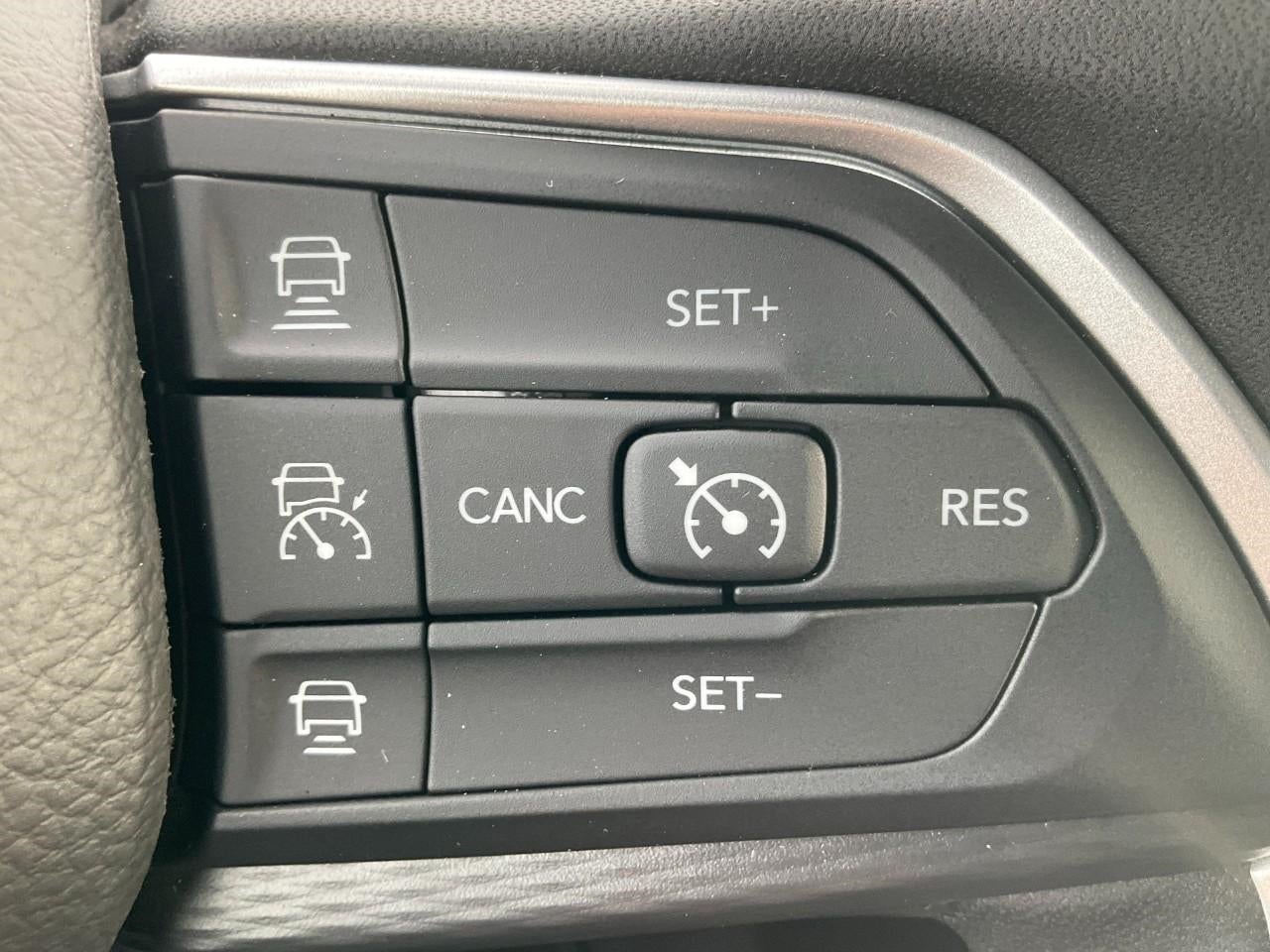 2025 Jeep Grand Cherokee GRAND CHEROKEE L LAREDO X 4X4