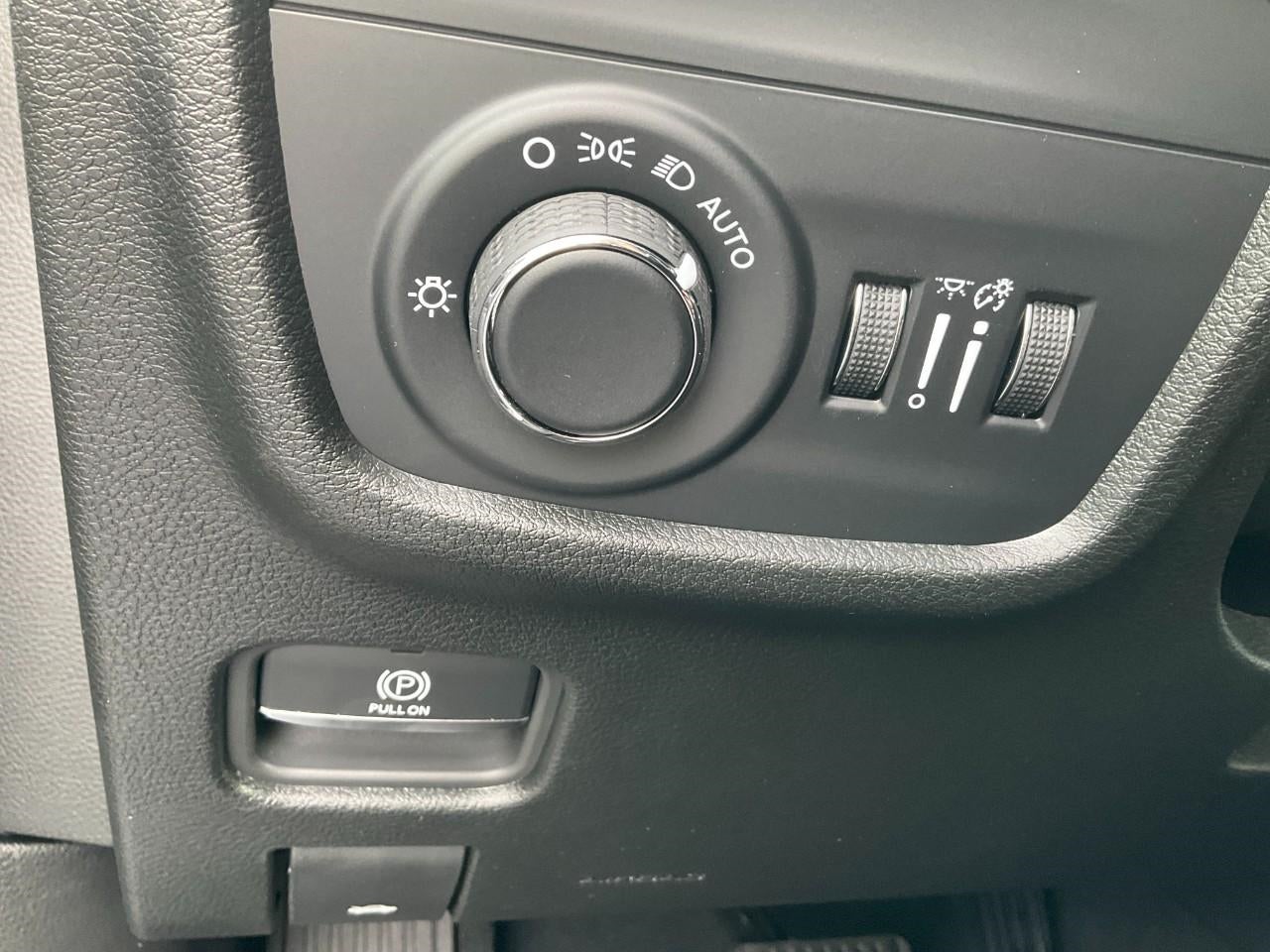 2025 Jeep Grand Cherokee GRAND CHEROKEE L LAREDO X 4X4