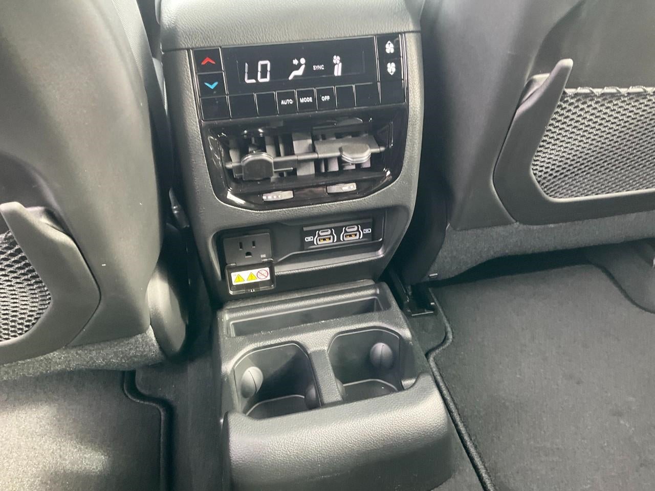 2025 Jeep Grand Cherokee GRAND CHEROKEE L LAREDO X 4X4