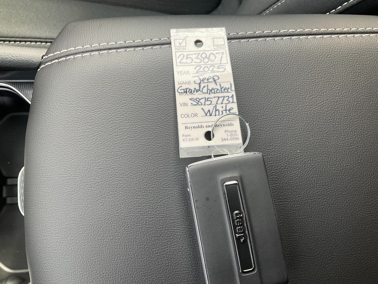 2025 Jeep Grand Cherokee GRAND CHEROKEE L LAREDO X 4X4