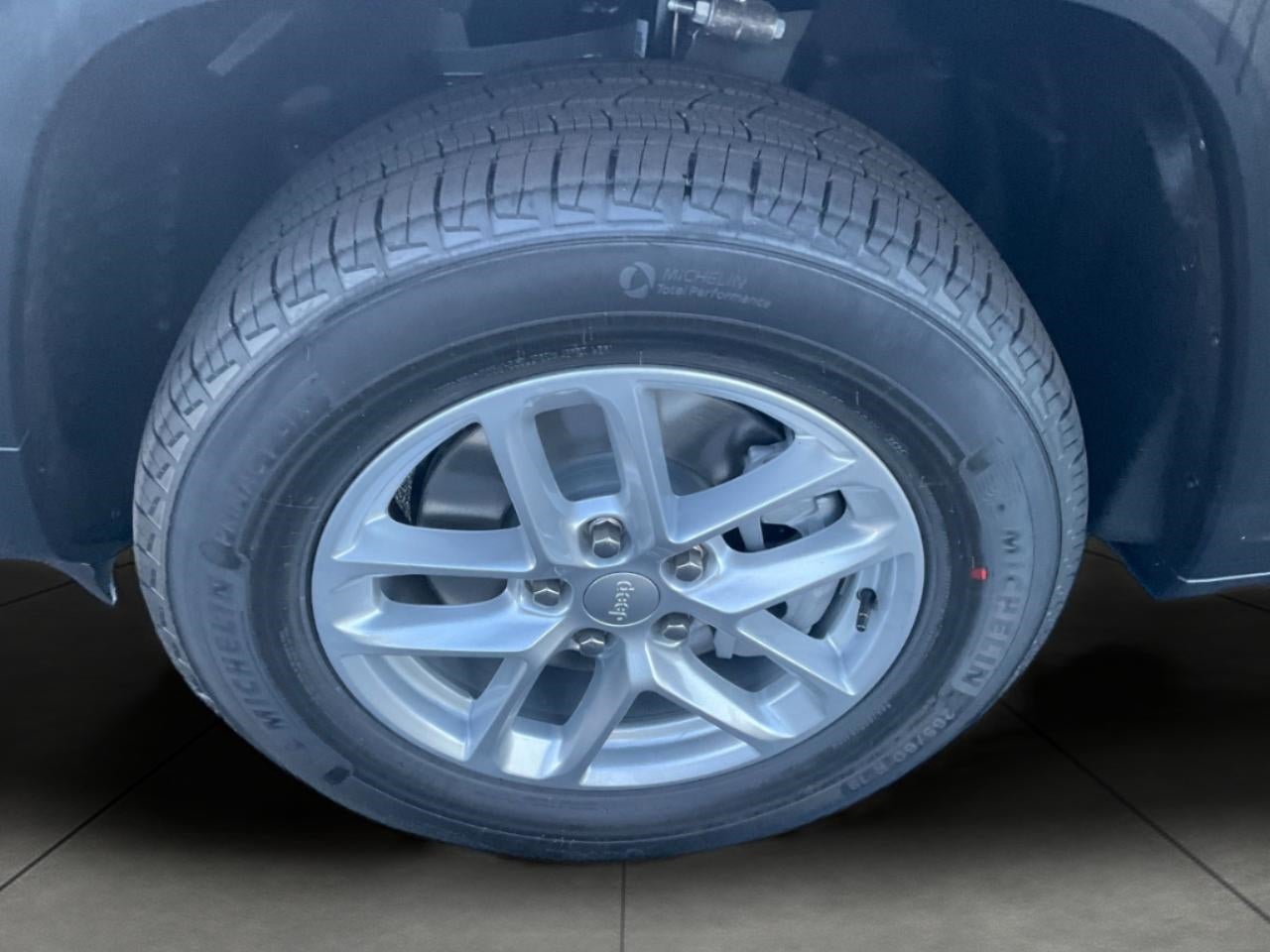 2025 Jeep Grand Cherokee GRAND CHEROKEE L LAREDO X 4X4