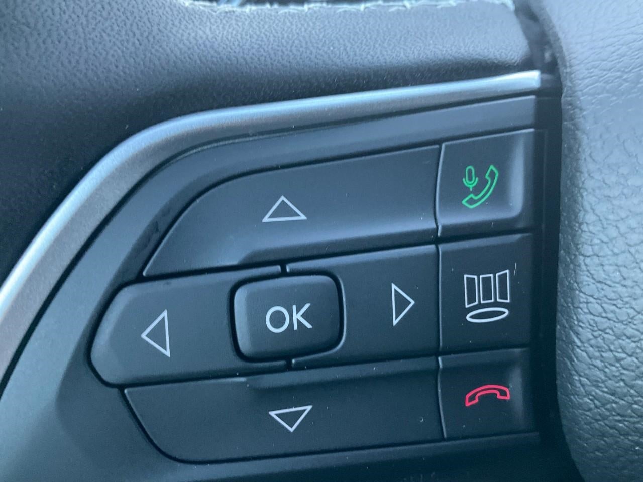 2025 Jeep Grand Cherokee GRAND CHEROKEE L LAREDO X 4X4