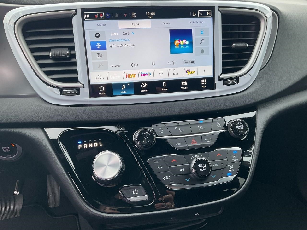 2026 Chrysler Voyager VOYAGER LX