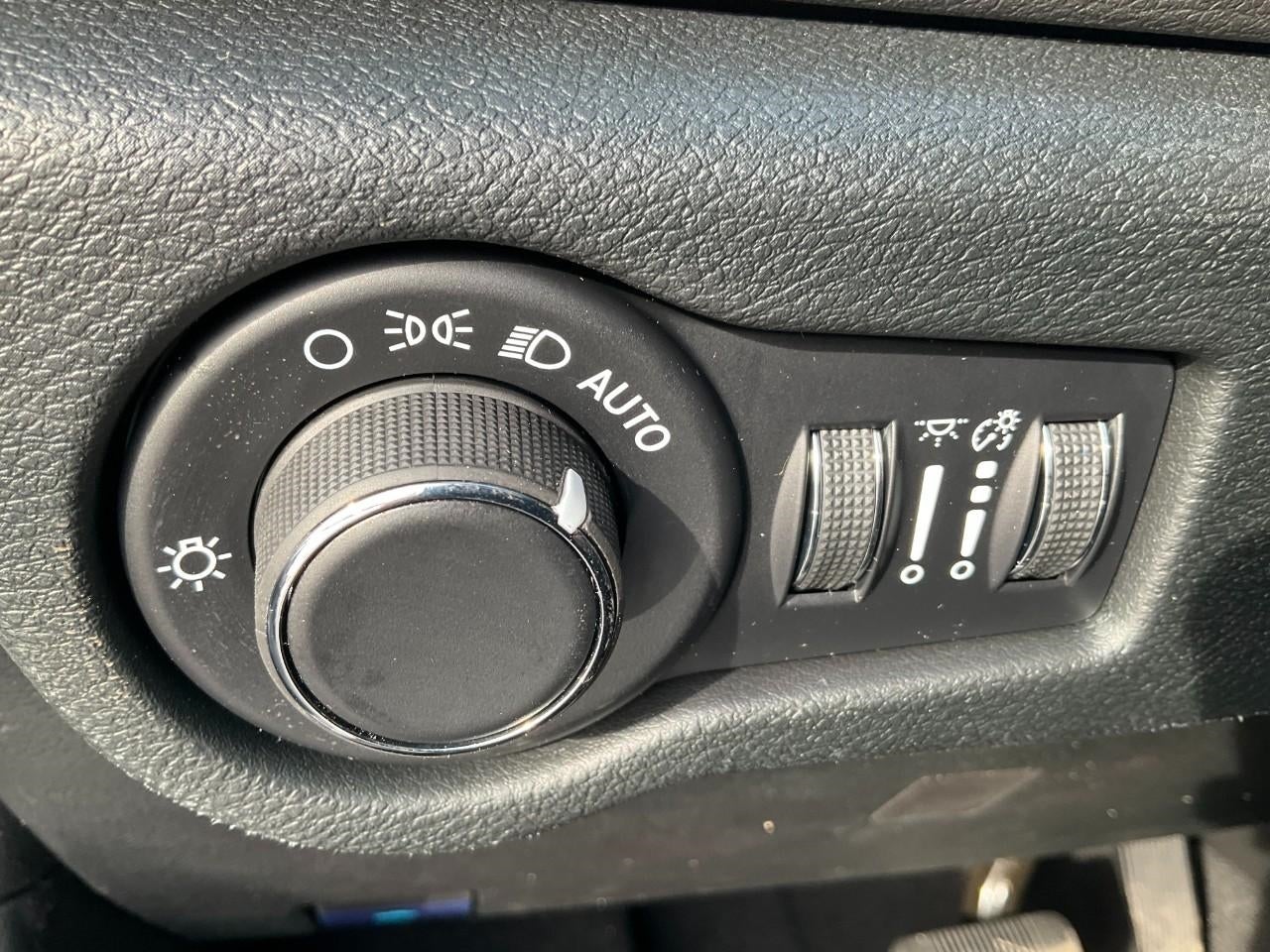 2026 Chrysler Voyager VOYAGER LX