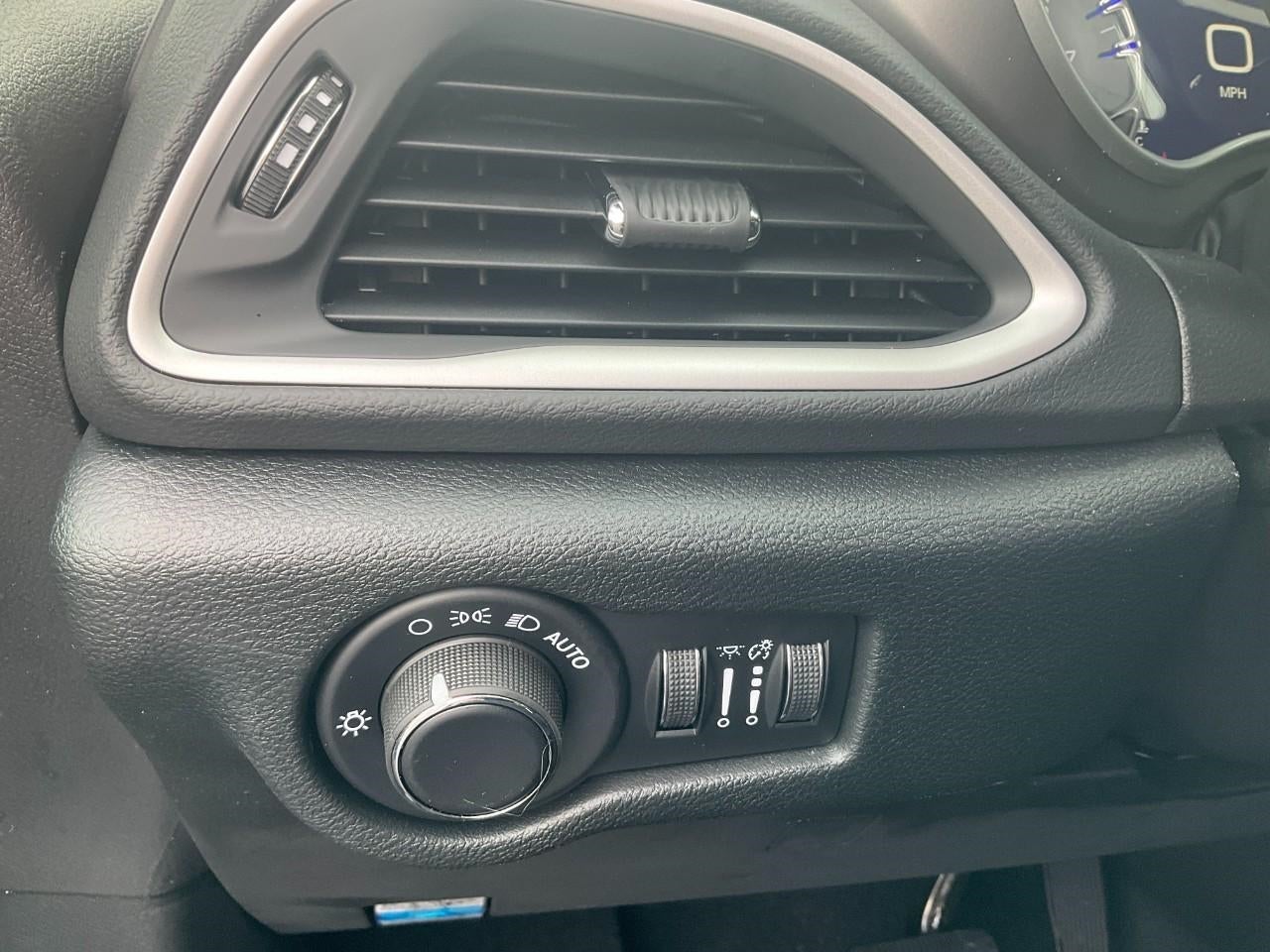 2026 Chrysler Voyager VOYAGER LX