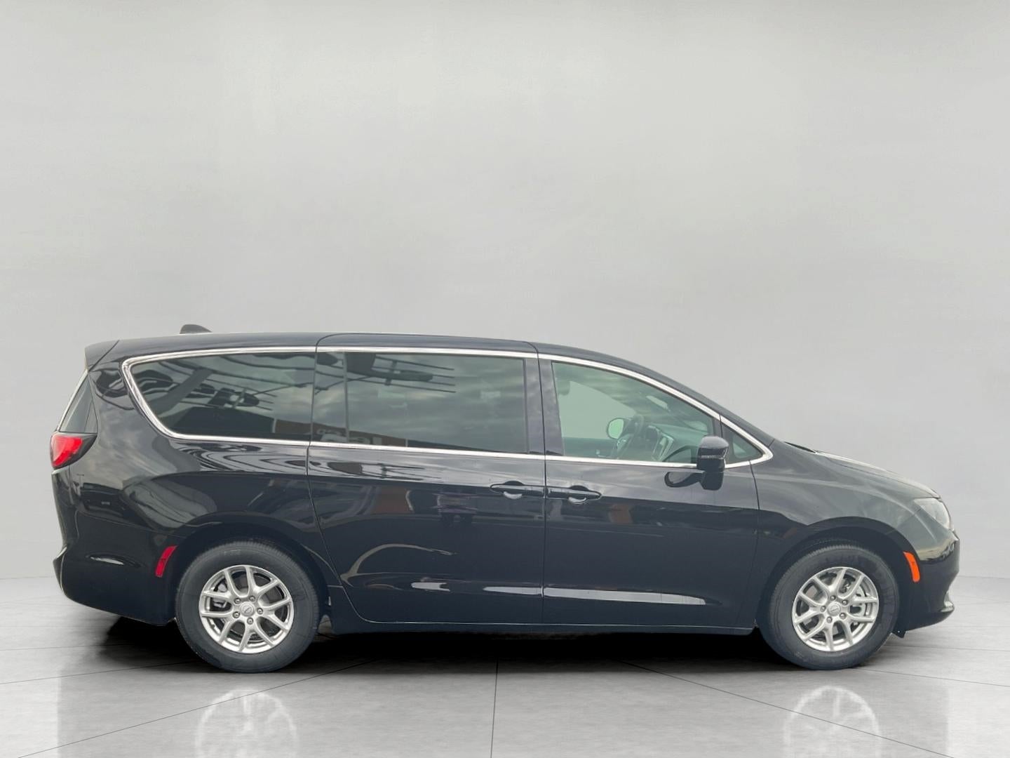 2026 Chrysler Voyager VOYAGER LX