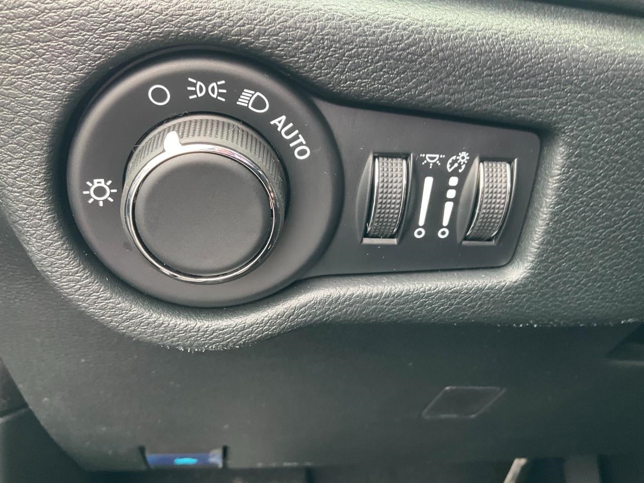 2026 Chrysler Voyager VOYAGER LX