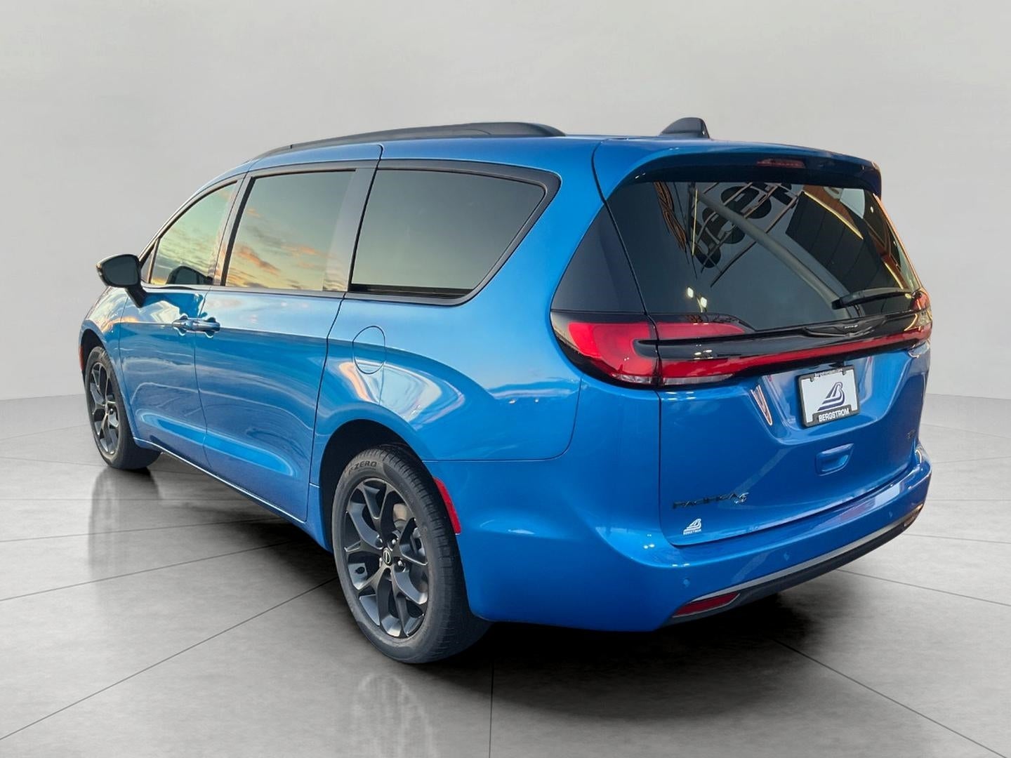 2026 Chrysler Pacifica PACIFICA SELECT AWD