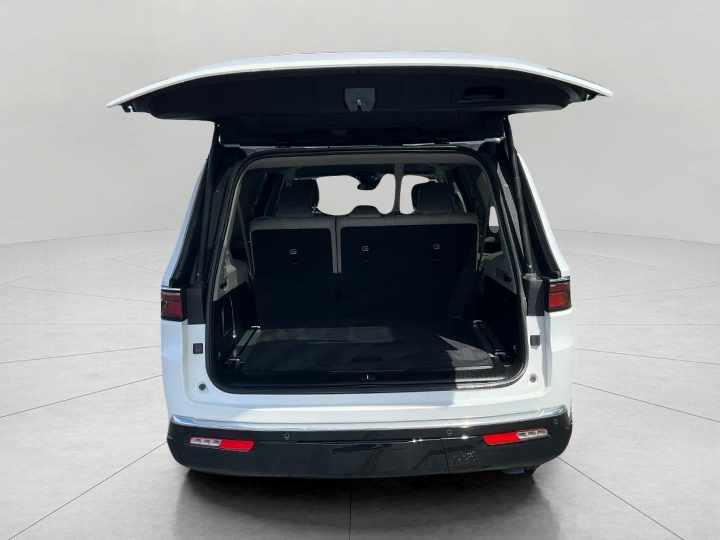 2023 Jeep Wagoneer L Series III 4x4