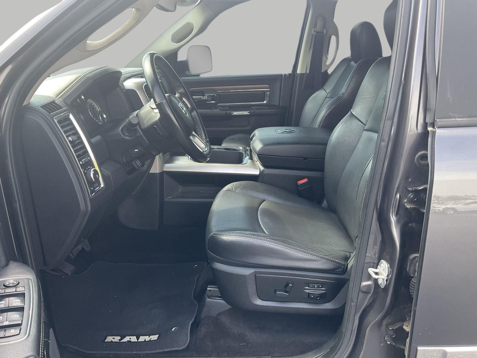2017 RAM 1500 Laramie Crew Cab 4x4 5'7' Box