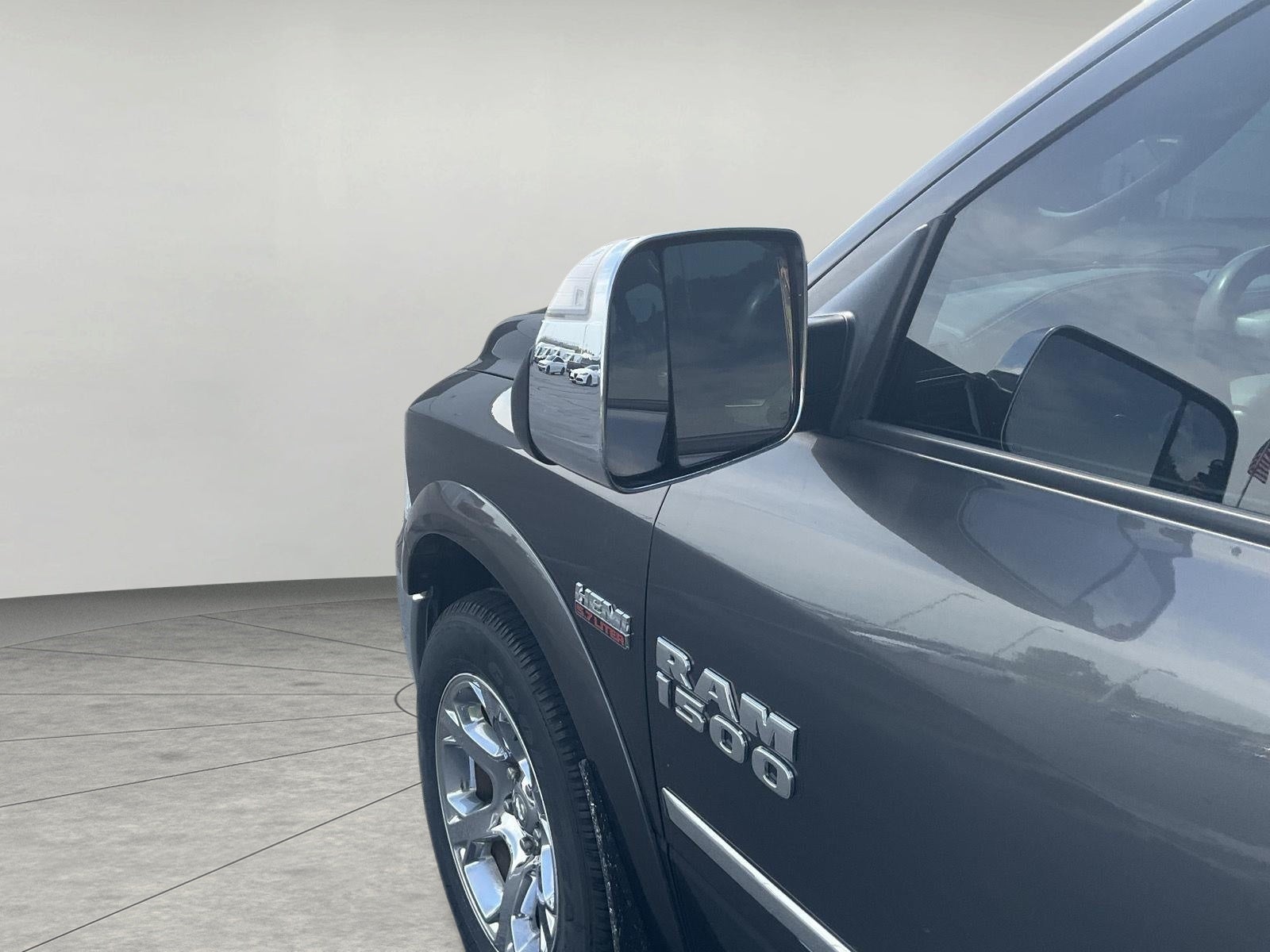2017 RAM 1500 Laramie Crew Cab 4x4 5'7' Box