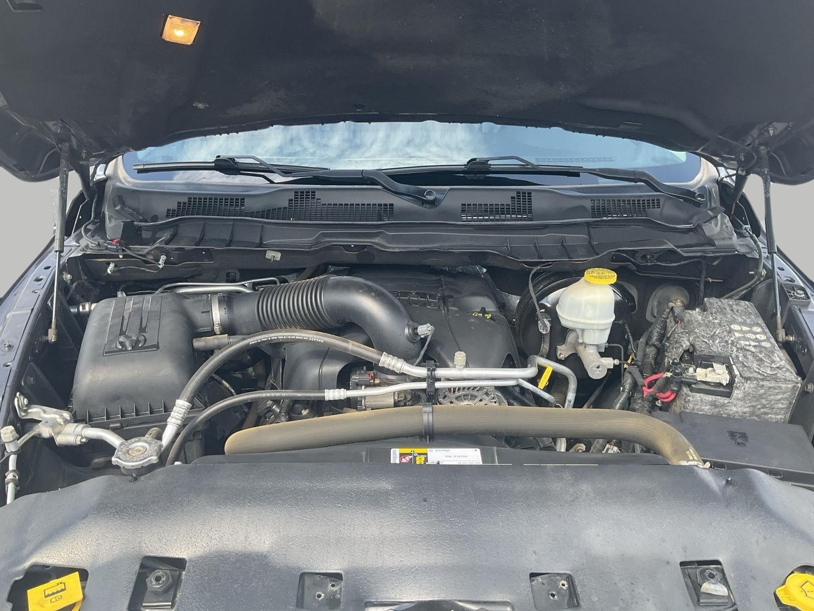 2017 RAM 1500 Laramie Crew Cab 4x4 5'7' Box