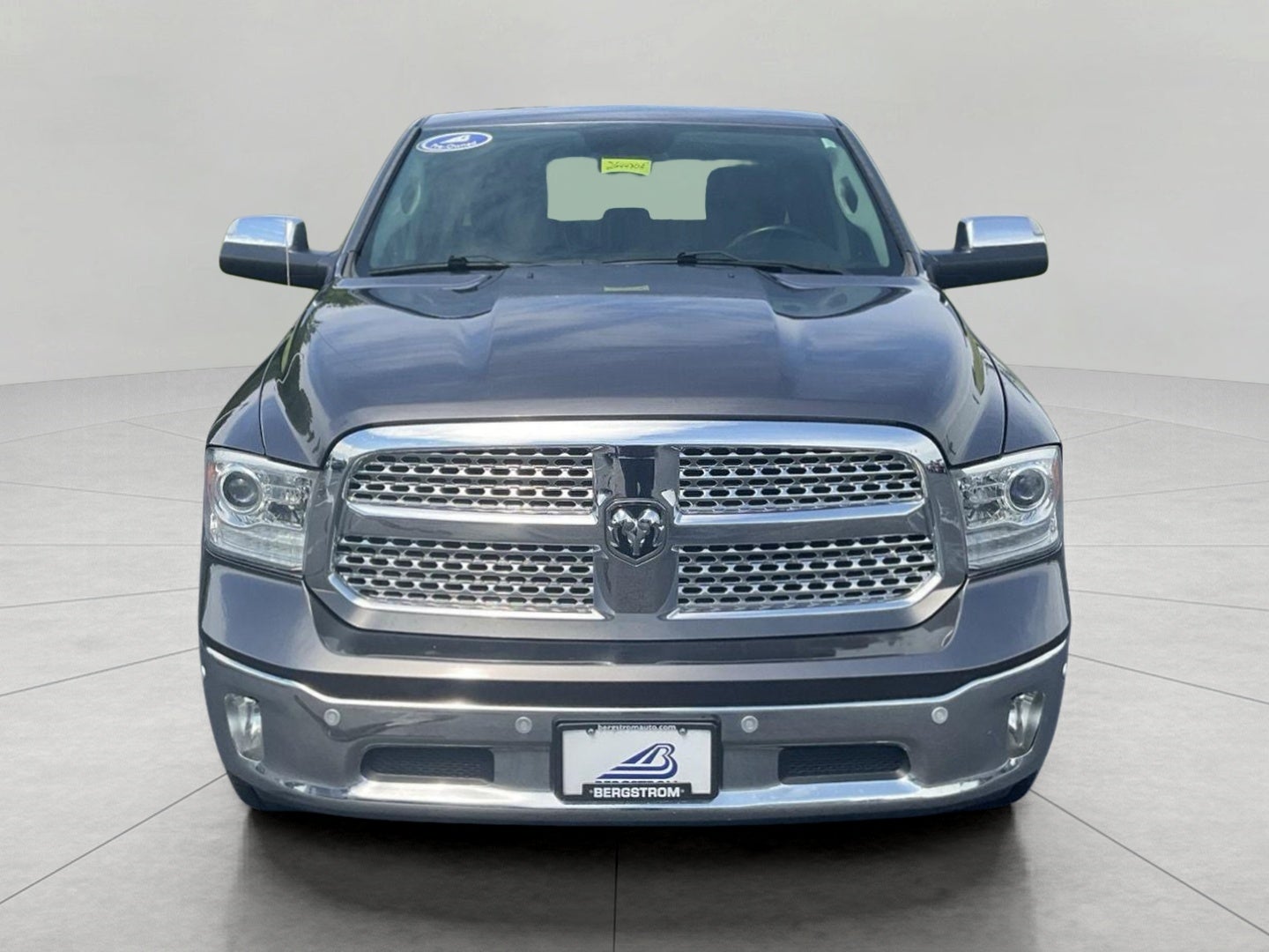 2017 RAM 1500 Laramie Crew Cab 4x4 5'7' Box