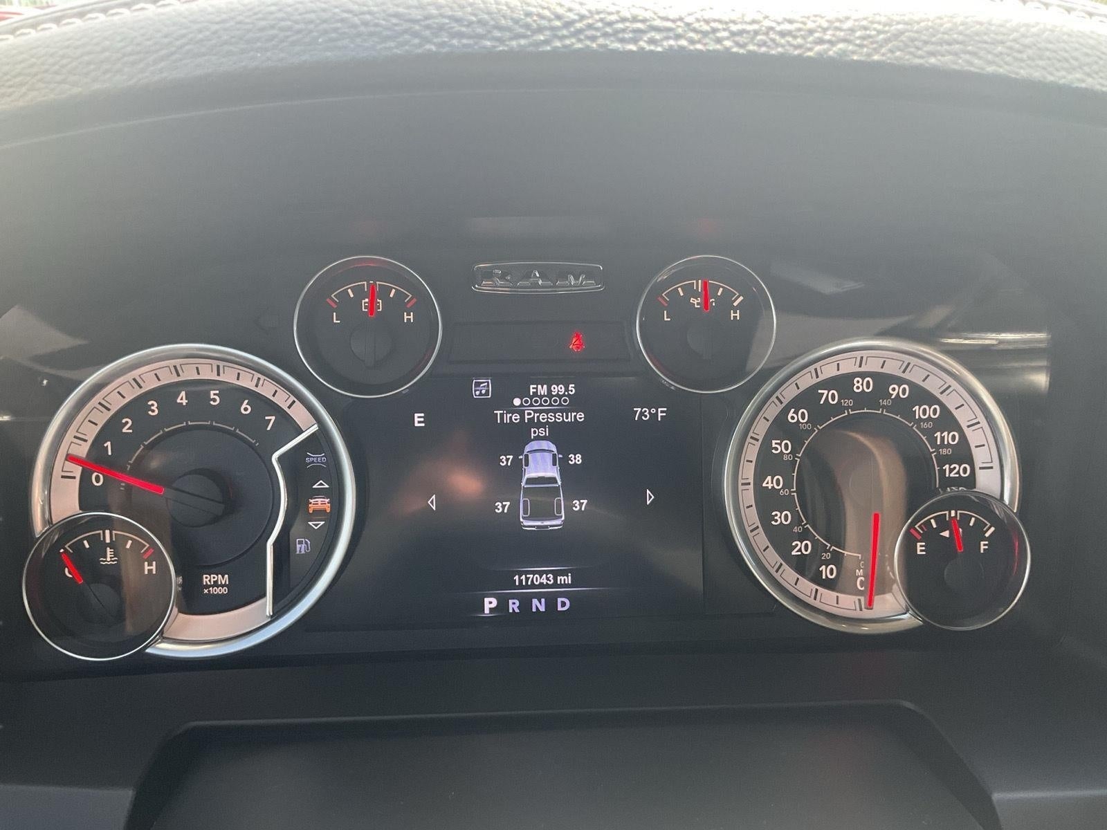 2017 RAM 1500 Laramie Crew Cab 4x4 5'7' Box