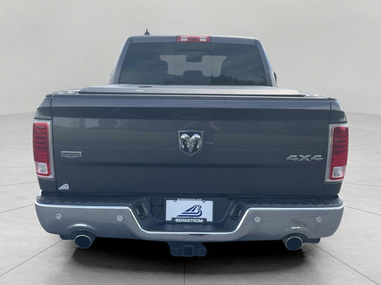 2017 RAM 1500 Laramie Crew Cab 4x4 5'7' Box