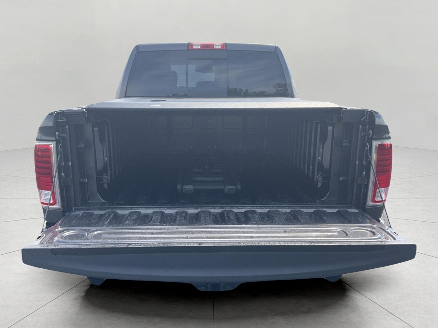 2017 RAM 1500 Laramie Crew Cab 4x4 5'7' Box