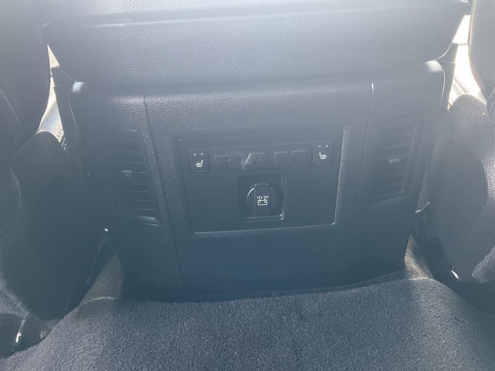 2017 RAM 1500 Laramie Crew Cab 4x4 5'7' Box