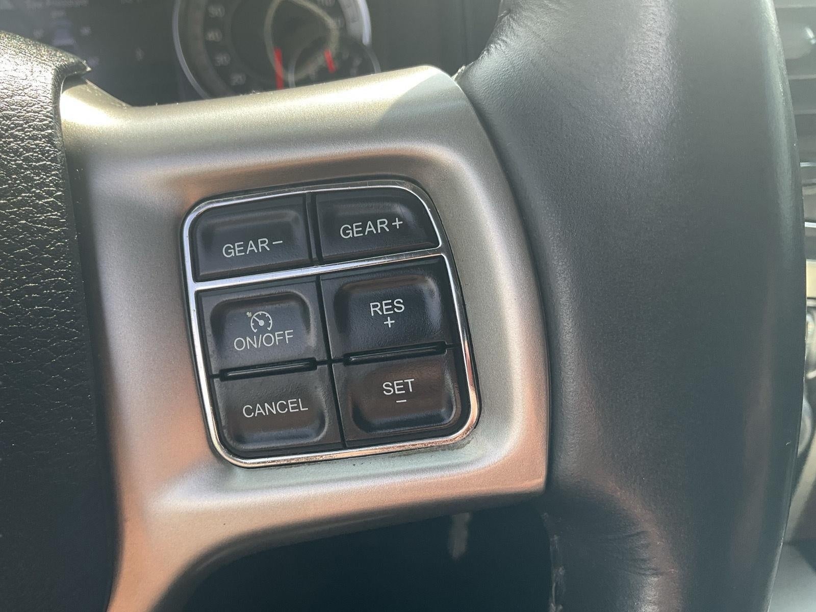 2017 RAM 1500 Laramie Crew Cab 4x4 5'7' Box