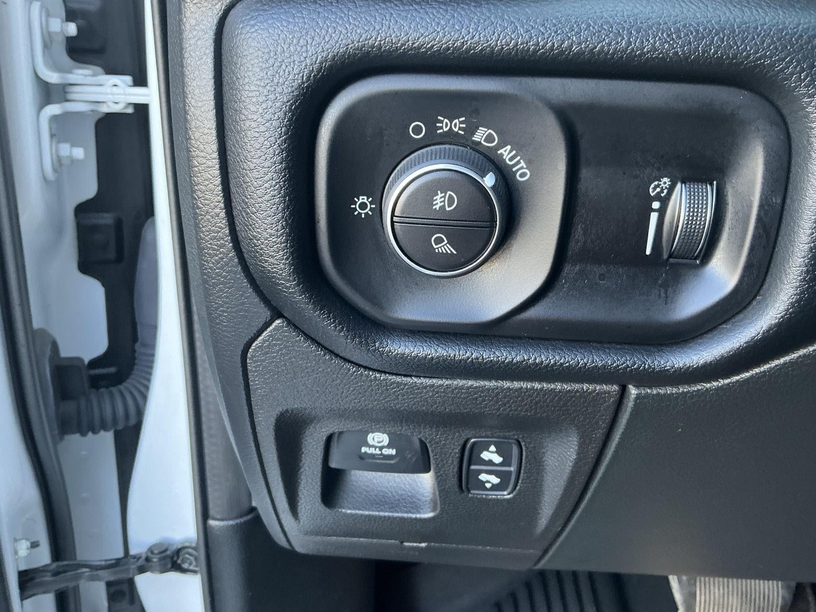 2020 RAM 1500 Big Horn Crew Cab 4x4 5'7' Box