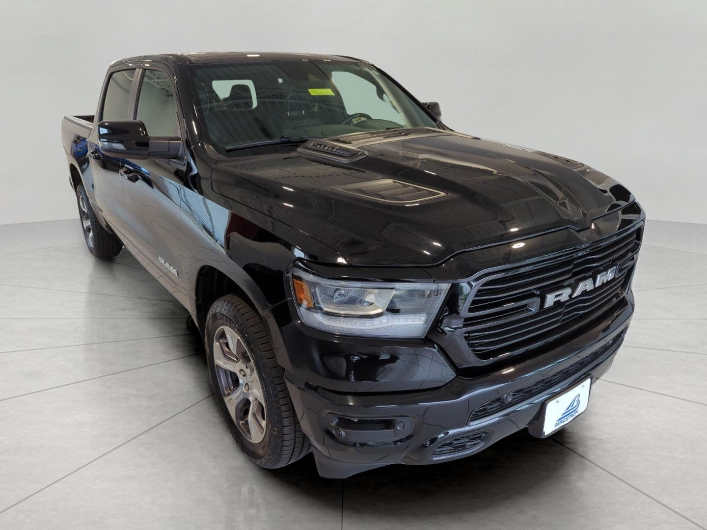 2023 RAM 1500 Laramie 4x4 Crew Cab 5'7 Box