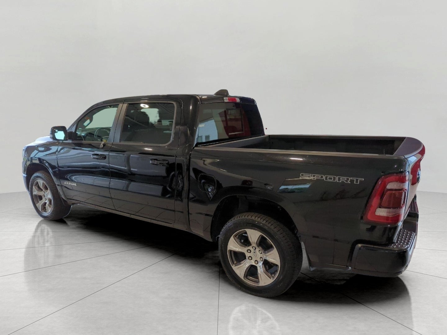 2023 RAM 1500 Laramie Crew Cab 4x4 5'7' Box