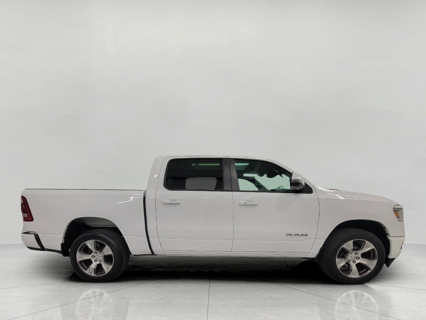 2023 RAM 1500 Laramie Crew Cab 4x4 5'7' Box