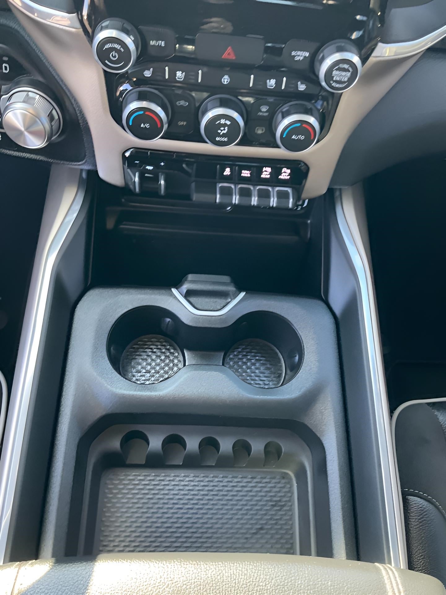 2022 RAM 1500 Laramie Crew Cab 4x4 5'7' Box