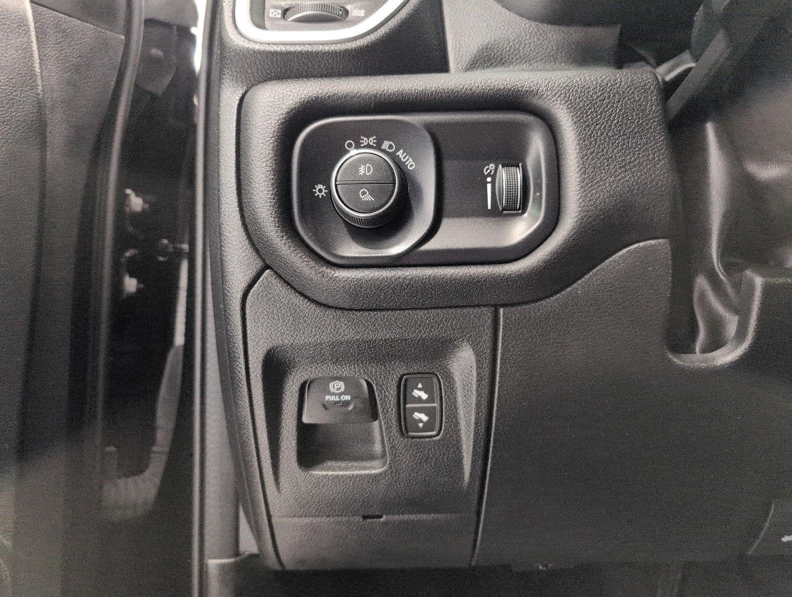 2023 RAM 1500 Big Horn 4x4 Crew Cab 6'4 Box