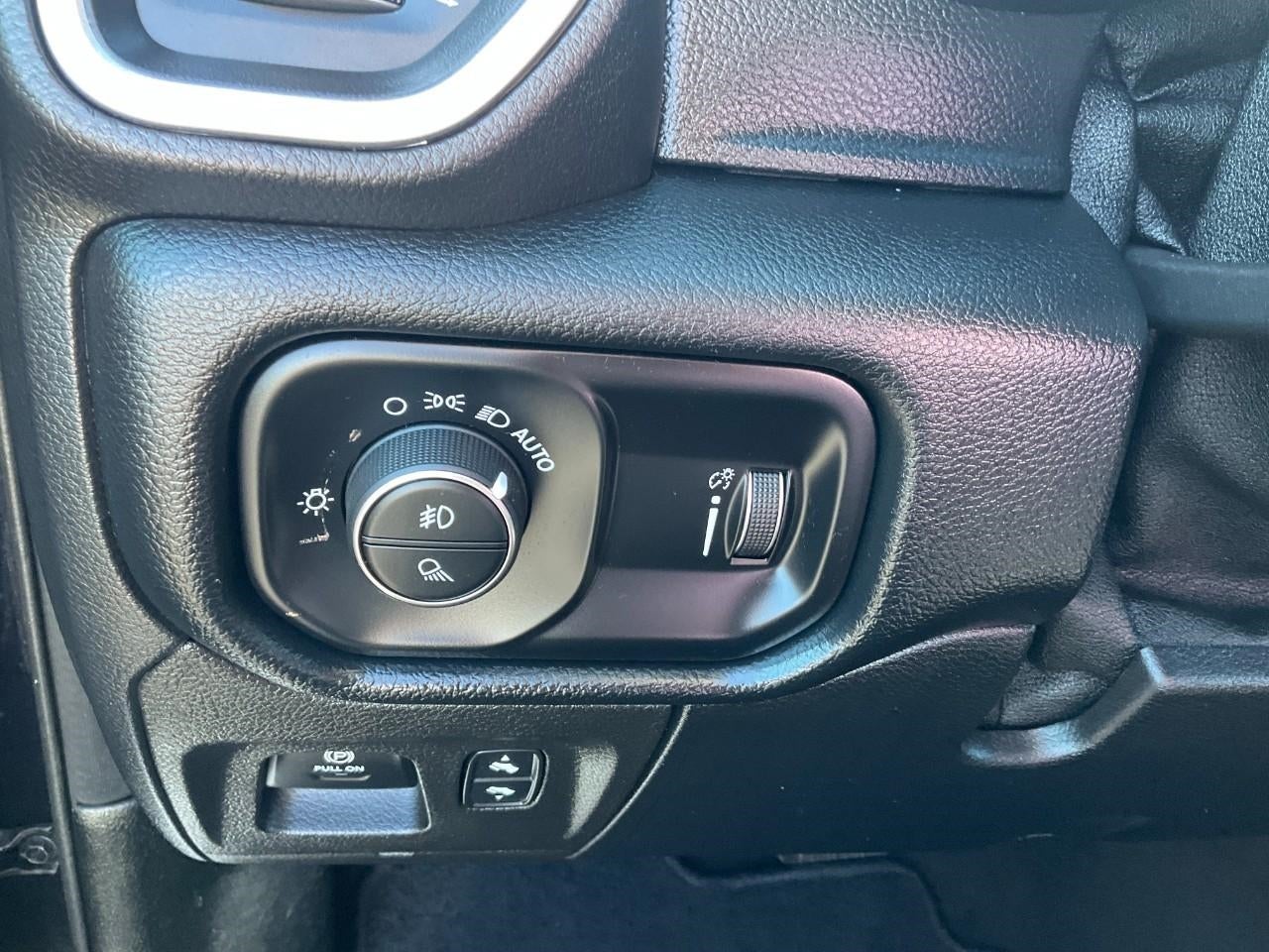 2021 RAM 1500 Big Horn Crew Cab 4x4 6'4' Box