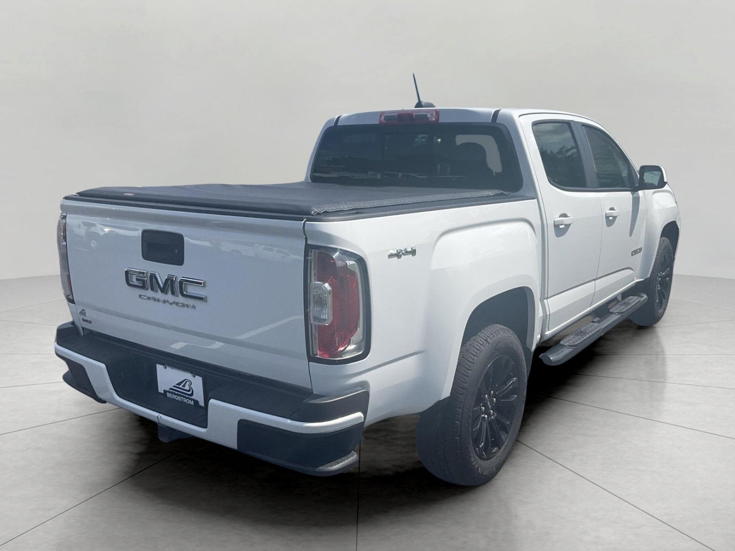 2022 GMC Canyon 4WD Crew Cab Short Box Elevation
