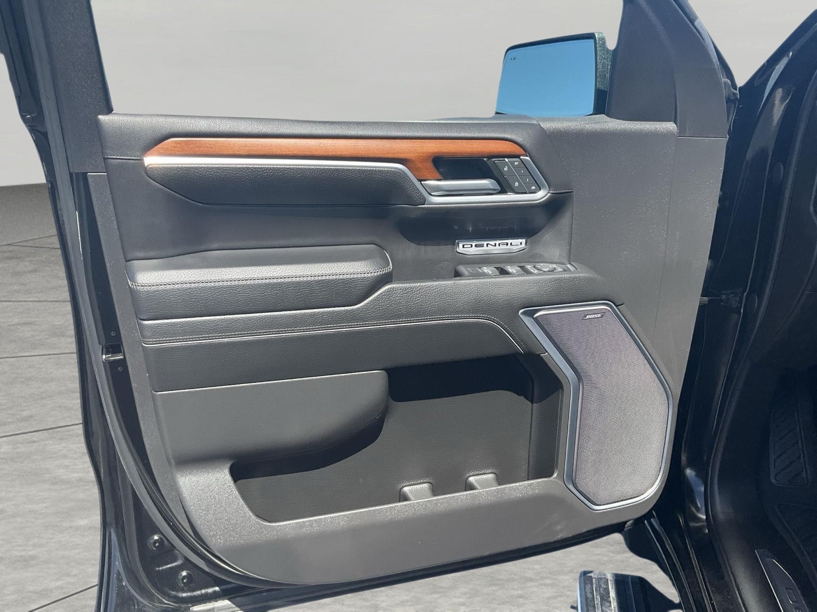 2022 GMC Sierra 1500 4WD Crew Cab Short Box Denali