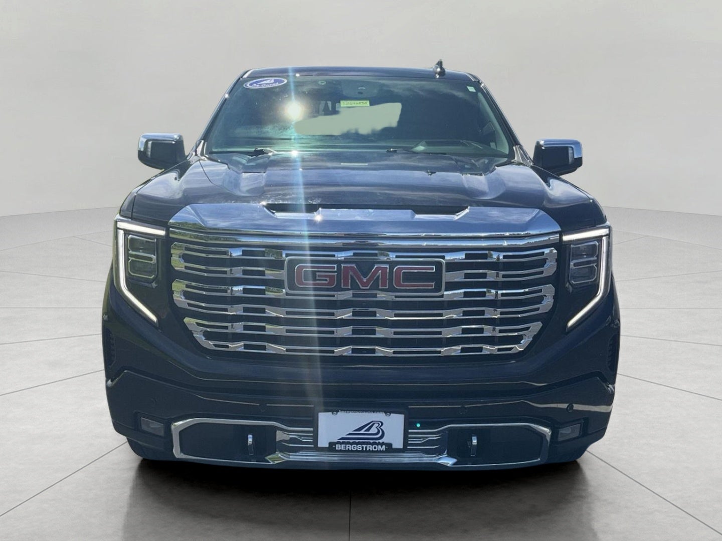 2022 GMC Sierra 1500 4WD Crew Cab Short Box Denali