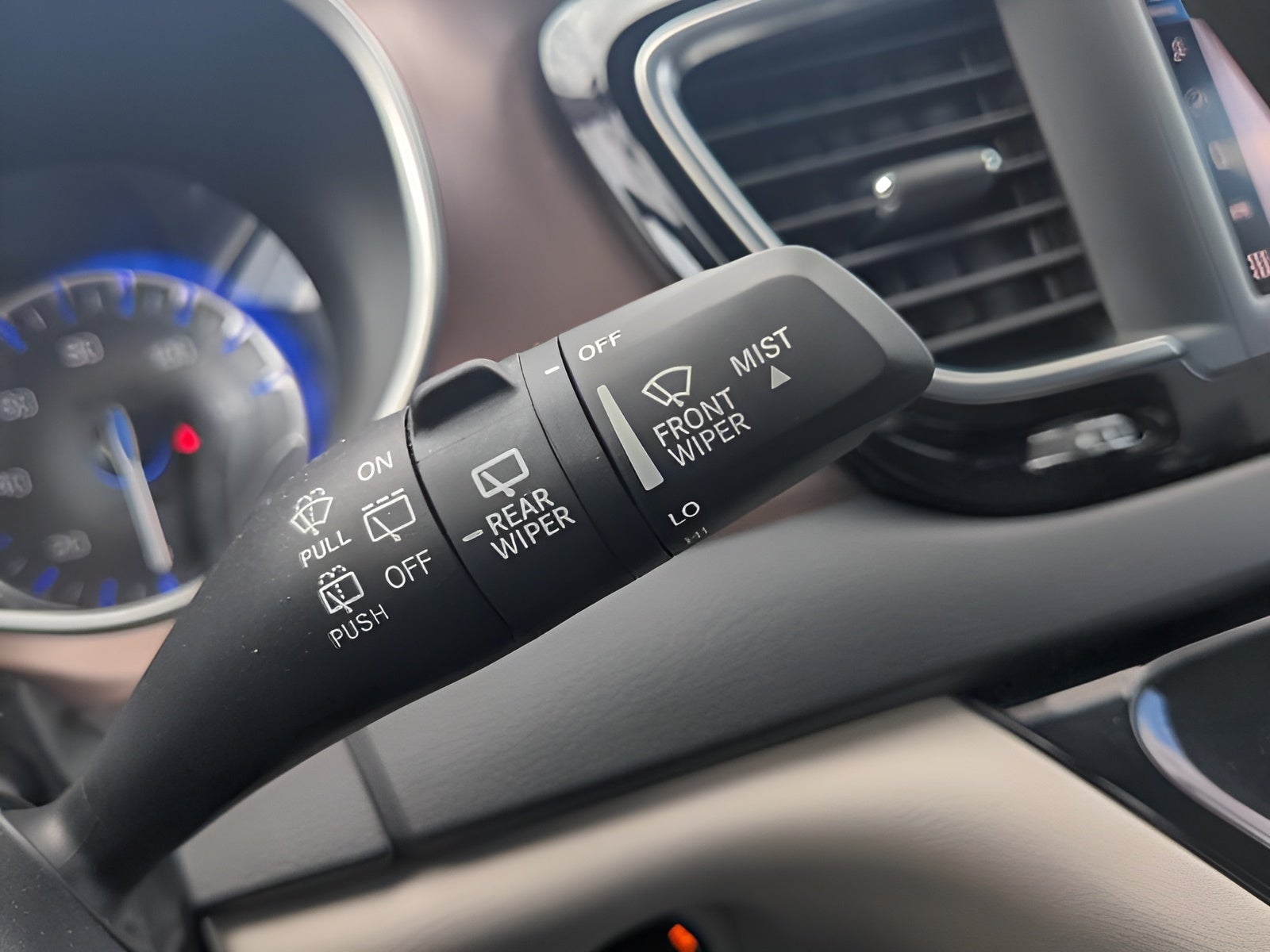 2024 Chrysler Voyager LX