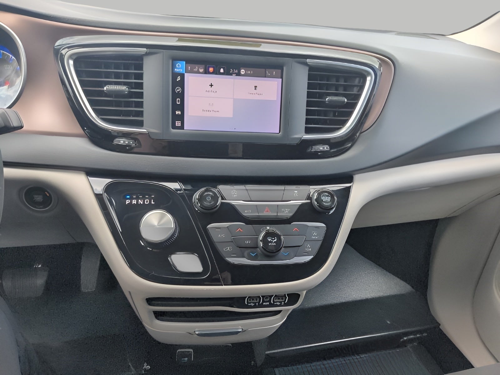 2024 Chrysler Voyager LX