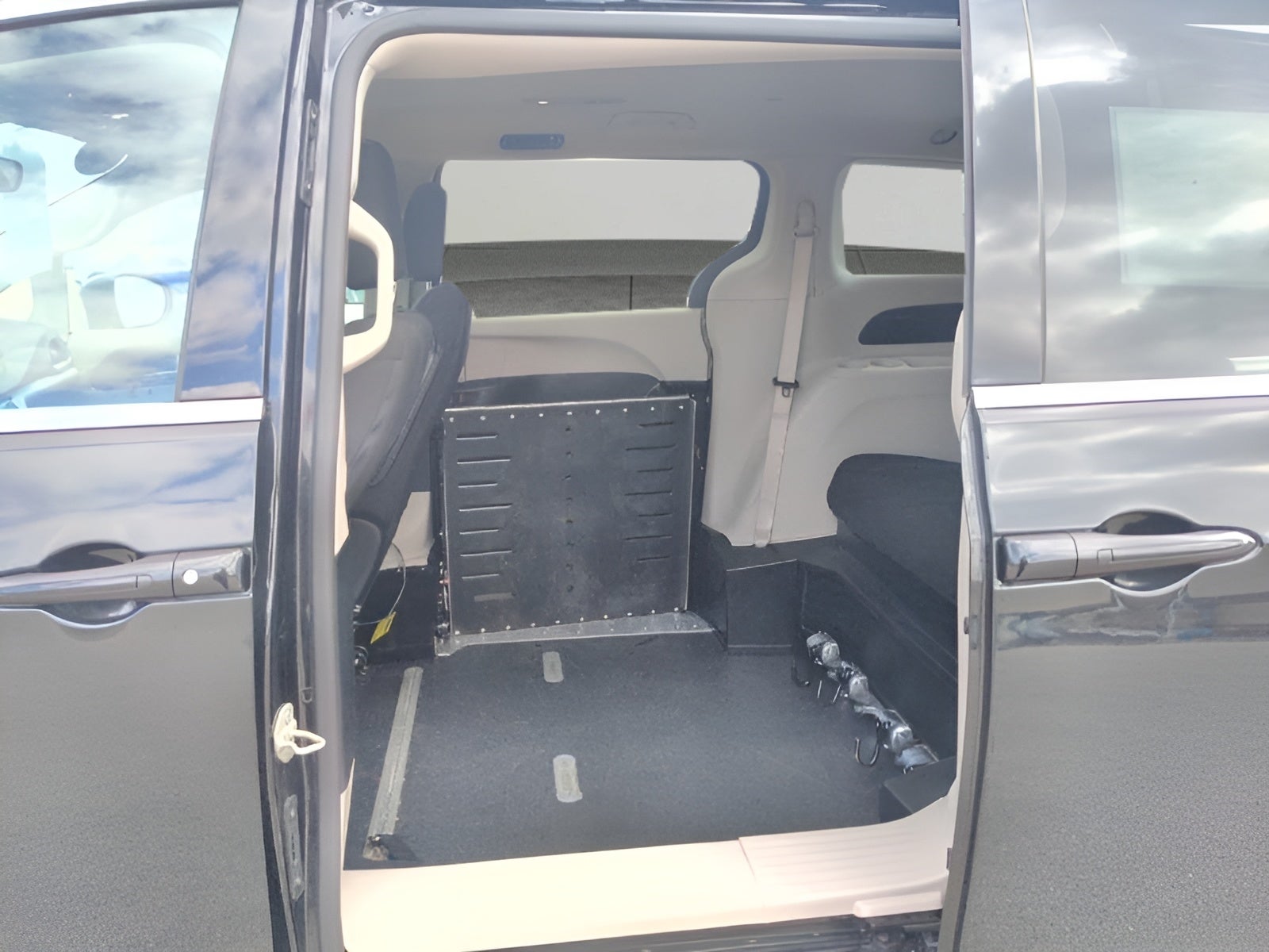 2024 Chrysler Voyager LX