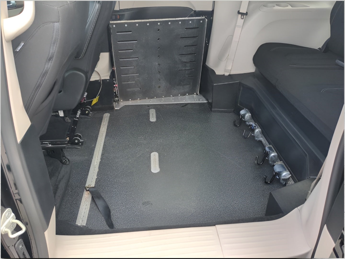 2024 Chrysler Voyager LX