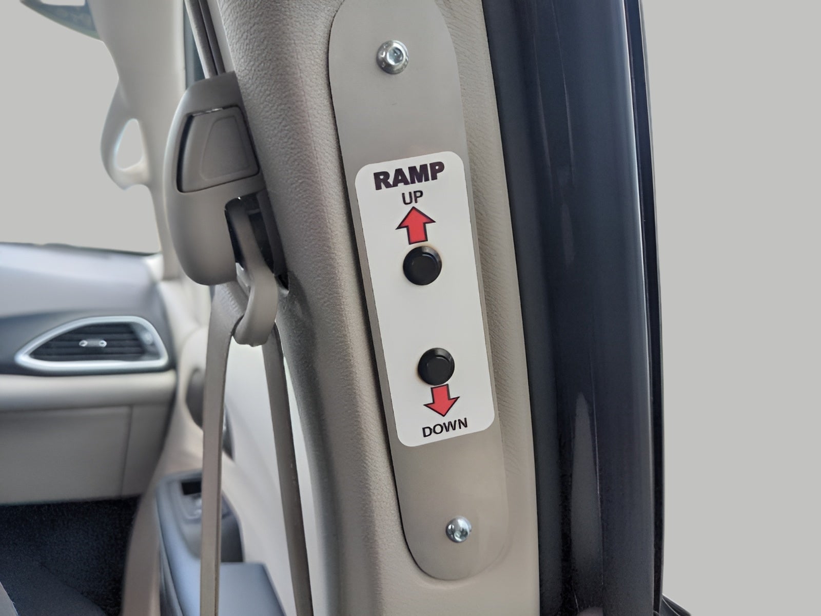 2024 Chrysler Voyager LX