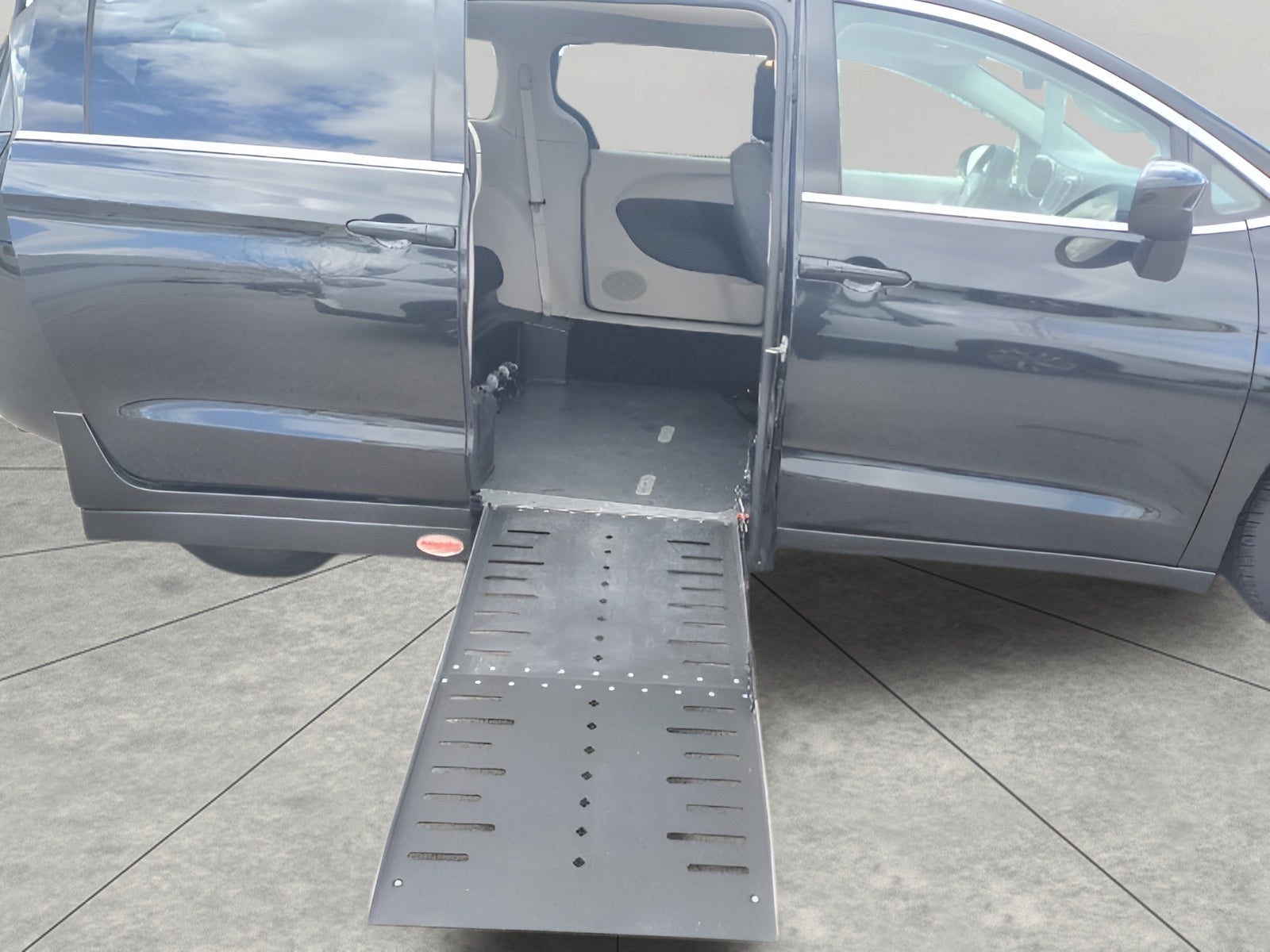 2024 Chrysler Voyager LX