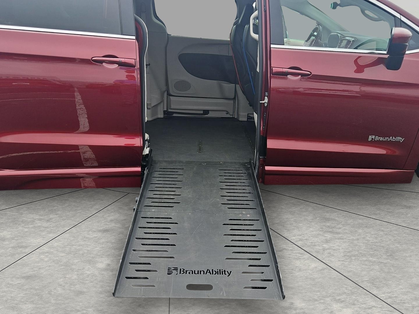 2021 Chrysler Voyager LXI FWD