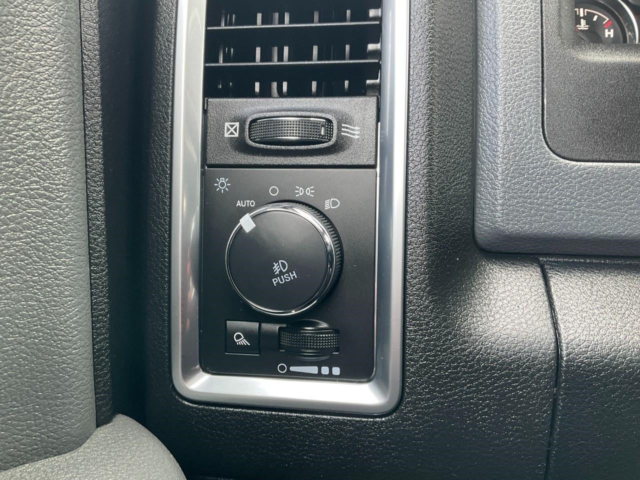 2018 RAM 1500 Big Horn Crew Cab 4x4 5'7' Box