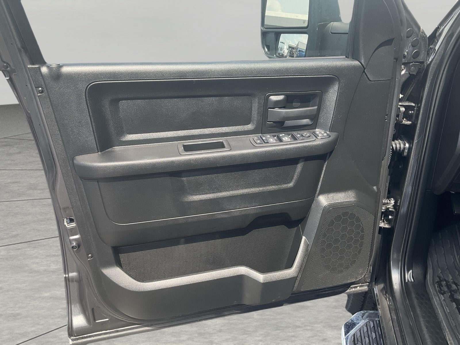 2024 RAM 2500 Tradesman Crew Cab 4x4 6'4' Box
