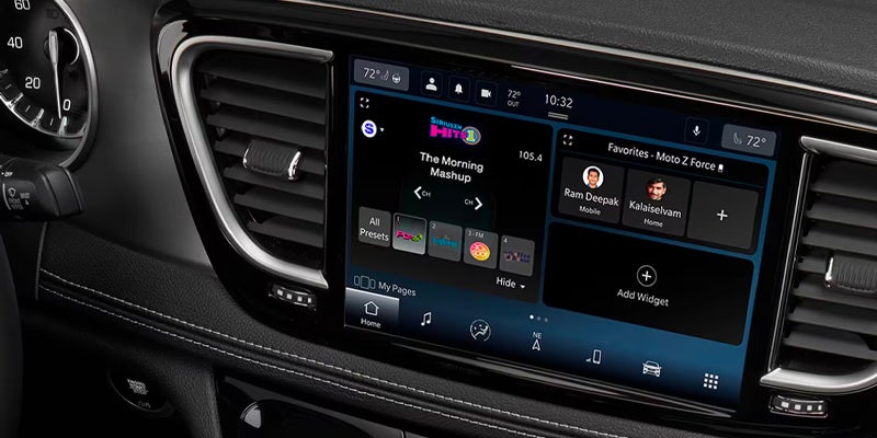 2025 Chrysler Pacifica infotainment center