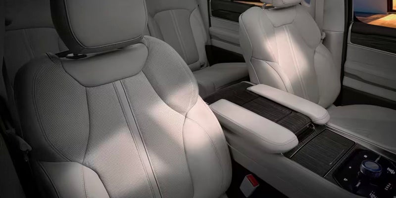 2024 Jeep Wagoneer Front Seats